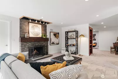 12015 Dayton Avenue N, Seattle, WA 98133 - Photo 18