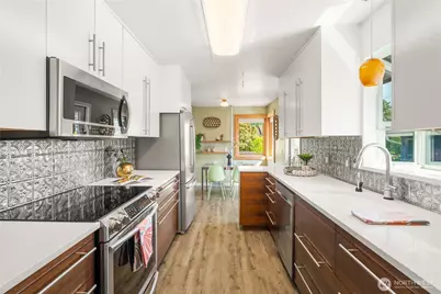 12015 Dayton Avenue N, Seattle, WA 98133 - Photo 8