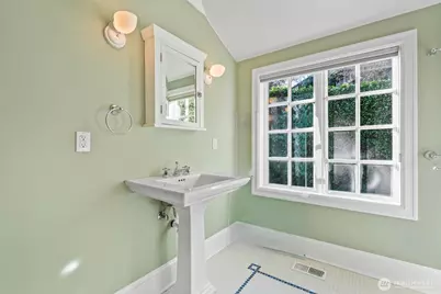 1435 Newport Way, Seattle, WA 98112 - Photo 24