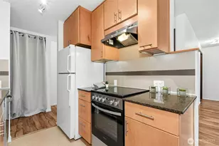 9255 Greenwood Ave N, Seattle, WA 98103 - Photo 10