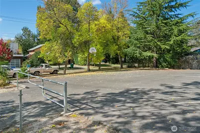 9255 Greenwood Avenue N #38, Seattle, WA 98103 - Photo 34