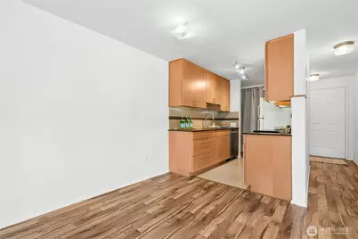 9255 Greenwood Avenue N #38, Seattle, WA 98103 - Photo 12