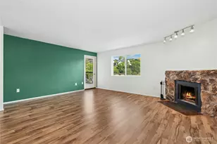 9255 Greenwood Ave N, Seattle, WA 98103 - Photo 16