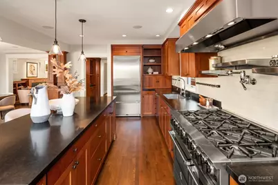 719 Belmont Place E, Seattle, WA 98102 - Photo 12