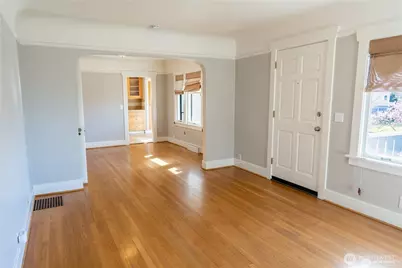 6910 37th Avenue SW, Seattle, WA 98126 - Photo 6
