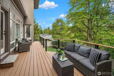 9506 NE Points Drive, Kirkland, WA 98033 - Photo 18