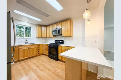 5521 Brooklyn Avenue NE, Seattle, WA 98105 - Photo 8
