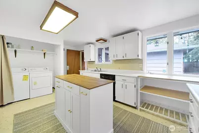 13111 Ashworth Avenue N, Seattle, WA 98133 - Photo 10