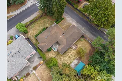 13111 Ashworth Avenue N, Seattle, WA 98133 - Photo 32