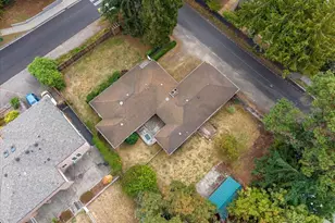 13111 Ashworth Ave N, Seattle, WA 98133 - Photo 32