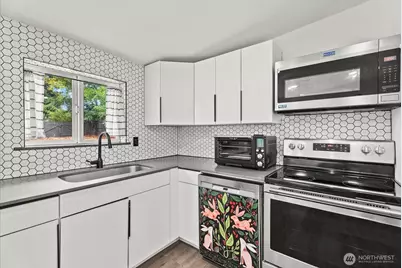 10839 11th Avenue SW, Seattle, WA 98146 - Photo 2