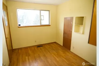 16333 Densmore Avenue N, Shoreline, WA 98133 - Photo 14
