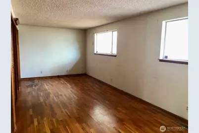16333 Densmore Avenue N, Shoreline, WA 98133 - Photo 12