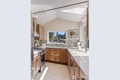 15520 Burke Avenue N, Shoreline, WA 98133 - Photo 12
