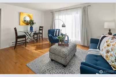 11006 NE 68th Street #811, Kirkland, WA 98033 - Photo 2