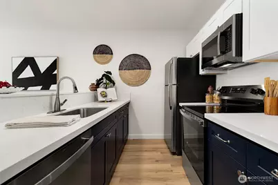5824 NE 75th Street #D-307, Seattle, WA 98115 - Photo 2
