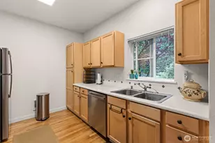 9700 Ravenna Ave NE, Seattle, WA 98115 - Photo 8