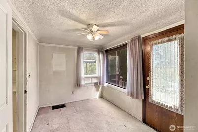 10863 Roseberg Avenue S, Seattle, WA 98168 - Photo 6