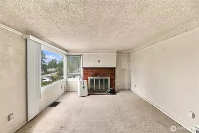 10863 Roseberg Avenue S, Seattle, WA 98168 - Photo 4