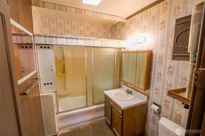 748 N 72nd Street, Seattle, WA 98103 - Photo 18