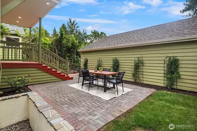 535 N 74th Street, Seattle, WA 98103 - Photo 32