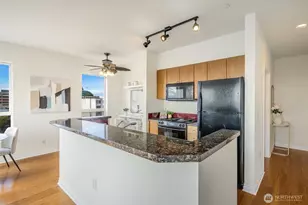 668 S Lane St, Seattle, WA 98104 - Photo 16