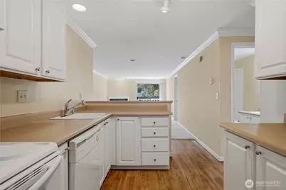 1003 156th Avenue NE #308, Bellevue, WA 98007 - Photo 8