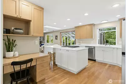 12406 SE 47th Street, Bellevue, WA 98006 - Photo 8