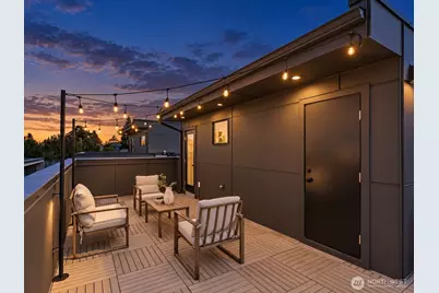 4326 Woodlawn Avenue N #B, Seattle, WA 98103 - Photo 2