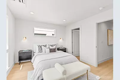 4326 Woodlawn Avenue N #B, Seattle, WA 98103 - Photo 14