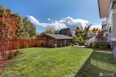 4106 Burke Avenue N, Seattle, WA 98103 - Photo 34
