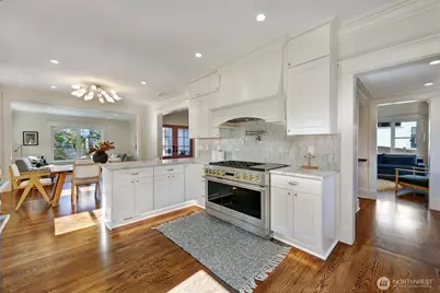 4106 Burke Avenue N, Seattle, WA 98103 - Photo 12