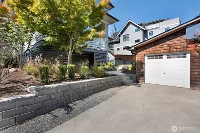 4106 Burke Avenue N, Seattle, WA 98103 - Photo 36