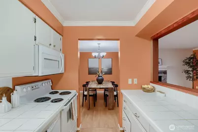 550 Elm Way #206, Edmonds, WA 98020 - Photo 8