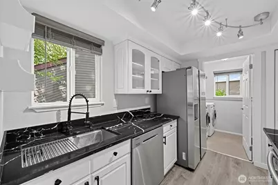 10014 NE 122nd Street #D, Kirkland, WA 98034 - Photo 4