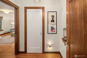 3121 Franklin Ave E, Seattle, WA 98102 - Photo 2