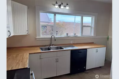 423 N 50th Street, Seattle, WA 98103 - Photo 12