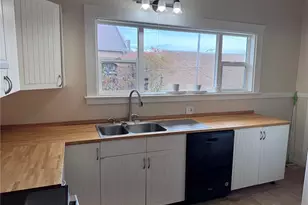 423 N 50th St, Seattle, WA 98103 - Photo 12