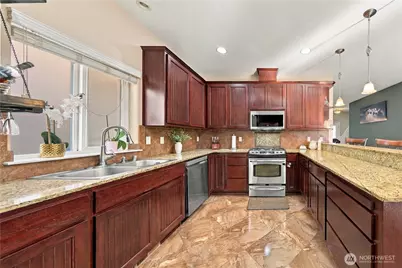 7402 Olympic Drive, Everett, WA 98203 - Photo 8