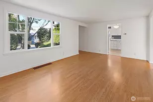 1817 NW 77th St, Seattle, WA 98117 - Photo 6
