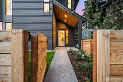 14342 Bagley Avenue N, Seattle, WA 98133 - Photo 2