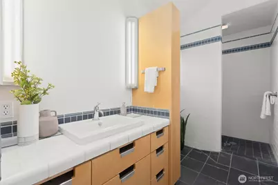 5760 25th Avenue NE, Seattle, WA 98105 - Photo 16