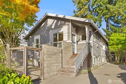 5760 25th Avenue NE, Seattle, WA 98105 - Photo 2