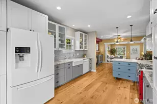 916 E Marine View Dr, Everett, WA 98201 - Photo 14