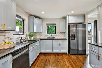 5818 S 18th Avenue S, Seattle, WA 98108 - Photo 12