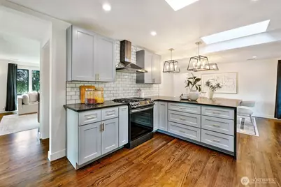 5818 S 18th Avenue S, Seattle, WA 98108 - Photo 14