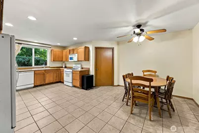 18230 Suncrest Court SE, Yelm, WA 98597 - Photo 4