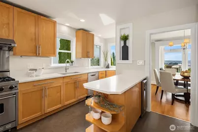 163 Ward Street, Seattle, WA 98109 - Photo 12