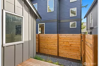 12038 Hiram Place NE, Seattle, WA 98125 - Photo 28