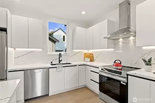 12032 Hiram Pl NE, Seattle, WA 98125 - Photo 4
